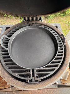Gietijzeren plancha op de BBQ